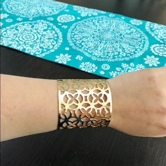 NEW!💙💎GOLDEN CLOVER QUATREFOIL CUFF BRACELET💎💙 - Picture 3 of 8